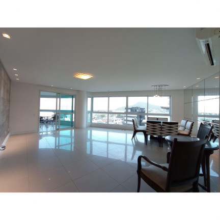 Imagem Apartamento com 4 Quartos à Venda, 184 m² em Centro - Itajaí Imagem Apartamento com 4 Quartos à Venda, 184 m² em Centro - Itajaí