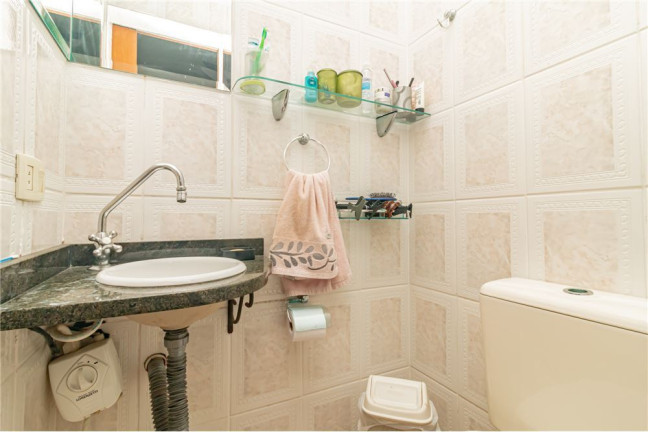Imagem Casa com 3 Quartos à Venda, em Azenha - Porto Alegre Imagem Casa com 3 Quartos à Venda, em Azenha - Porto Alegre