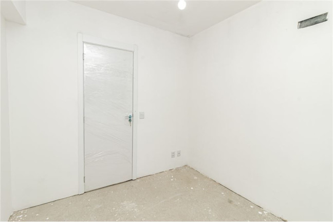 Imagem Imóvel com 2 Quartos à Venda,  em Passo Da Areia - Porto Alegre