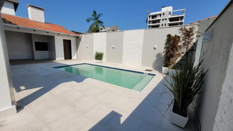 Imagem Casa com 3 Quartos à Venda, 305 m² em América - Joinville