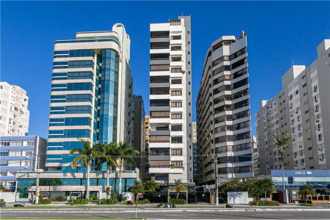 Imagem Imóvel com 4 Quartos à Venda, em Centro - Florianópolis Imagem Imóvel com 4 Quartos à Venda, em Centro - Florianópolis