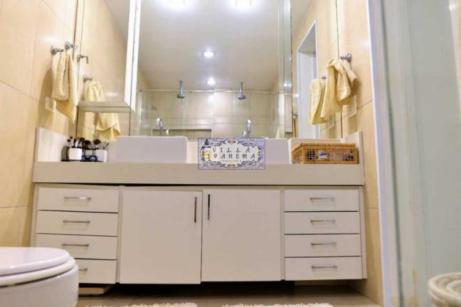Imagem Apartamento com 3 Quartos à Venda, 150 m² em Laranjeiras - Rio De Janeiro Imagem Apartamento com 3 Quartos à Venda, 150 m² em Laranjeiras - Rio De Janeiro