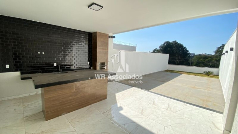 Imagem Casa com 3 Quartos à Venda, 230 m² Imagem Casa com 3 Quartos à Venda, 230 m²
