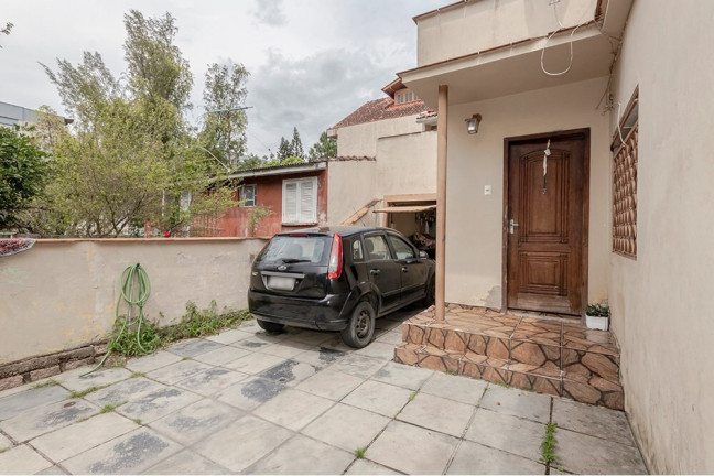 Imagem Casa com 4 Quartos à Venda, 170 m² em Vila Nova - Porto Alegre Imagem Casa com 4 Quartos à Venda, 170 m² em Vila Nova - Porto Alegre