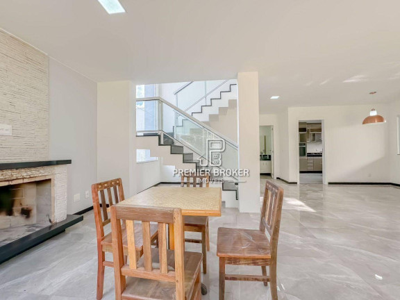 Imagem Casa com 4 Quartos à Venda ou Locação, 205 m² em Parque Do Imbui - Teresópolis Imagem Casa com 4 Quartos à Venda ou Locação, 205 m² em Parque Do Imbui - Teresópolis