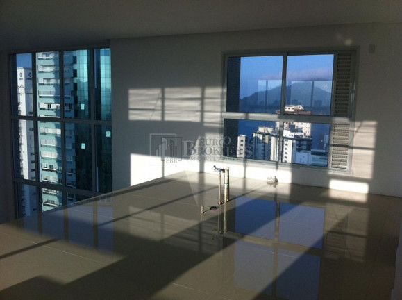 Imagem Cobertura com 3 Quartos à Venda, 330 m² em Centro - Balneário Camboriú
