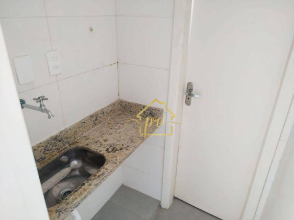 Sala Comercial à Venda, 32 m² em Embaré - Santos