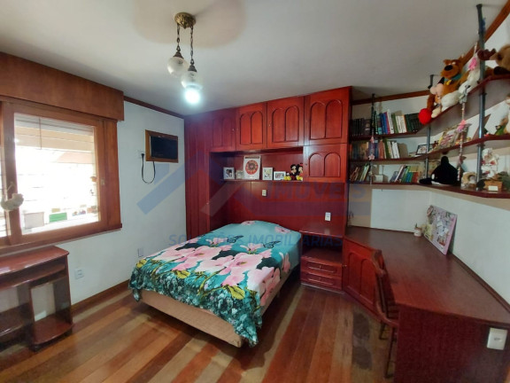 Imagem Sobrado com 5 Quartos à Venda, 380 m² em Jardim Lindóia - Porto Alegre Imagem Sobrado com 5 Quartos à Venda, 380 m² em Jardim Lindóia - Porto Alegre
