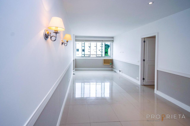 Imagem Apartamento com 2 Quartos à Venda,  em Humaitá - Rio De Janeiro