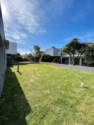 Imagem Casa de Condomínio com 4 Quartos à Venda, 220 m² em Zona Nova - Capão Da Canoa Imagem Casa de Condomínio com 4 Quartos à Venda, 220 m² em Zona Nova - Capão Da Canoa