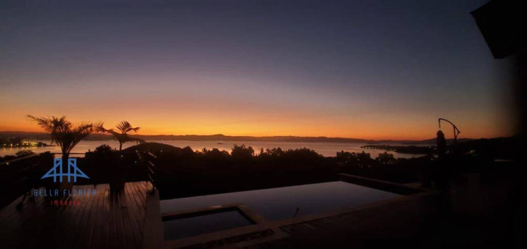Imagem Casa com 4 Quartos à Venda, 450 m² em João Paulo - Florianópolis Imagem Casa com 4 Quartos à Venda, 450 m² em João Paulo - Florianópolis