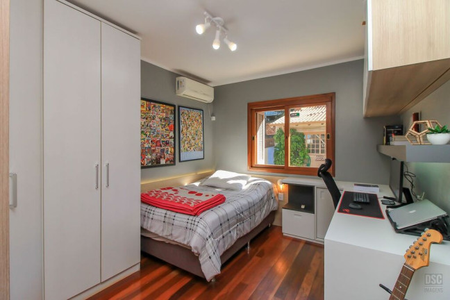 Imagem Casa com 3 Quartos à Venda, 205 m² em Tristeza - Porto Alegre Imagem Casa com 3 Quartos à Venda, 205 m² em Tristeza - Porto Alegre