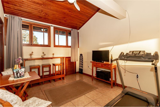 Imagem Casa com 3 Quartos à Venda, 200 m² em Jardim Planalto - Porto Alegre Imagem Casa com 3 Quartos à Venda, 200 m² em Jardim Planalto - Porto Alegre