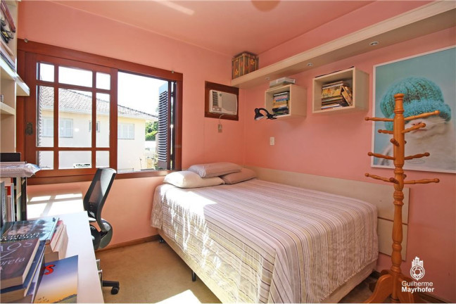 Imagem Casa com 5 Quartos à Venda, em Glória - Porto Alegre Imagem Casa com 5 Quartos à Venda, em Glória - Porto Alegre