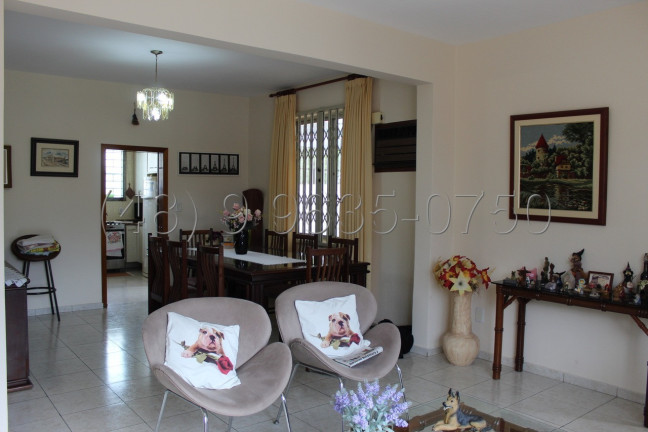 Imagem Casa com 3 Quartos à Venda, 360 m² em Trindade - Florianópolis
