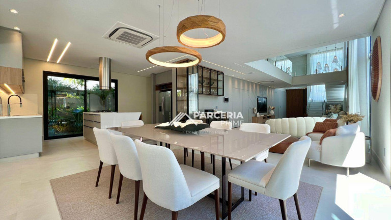 Imagem Casa com 6 Quartos à Venda, 415 m² em Riviera Módulo 11 - Bertioga Imagem Casa com 6 Quartos à Venda, 415 m² em Riviera Módulo 11 - Bertioga