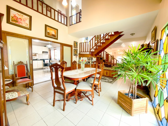 Imagem Casa com 4 Quartos à Venda, 249 m² em Coqueiros - Florianópolis