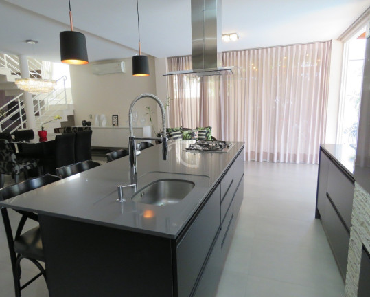 Imagem Casa com 3 Quartos à Venda, 300 m² em Anita Garibaldi - Joinville Imagem Casa com 3 Quartos à Venda, 300 m² em Anita Garibaldi - Joinville