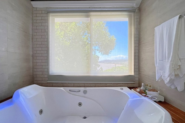 Imagem Casa com 3 Quartos à Venda, 395 m² em Espírito Santo - Porto Alegre Imagem Casa com 3 Quartos à Venda, 395 m² em Espírito Santo - Porto Alegre
