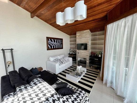Imagem Casa com 6 Quartos à Venda, em Itaipú - Niterói Imagem Casa com 6 Quartos à Venda, em Itaipú - Niterói