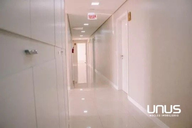 Imagem Sala Comercial à Venda, 585 m² em Barreiros - São José