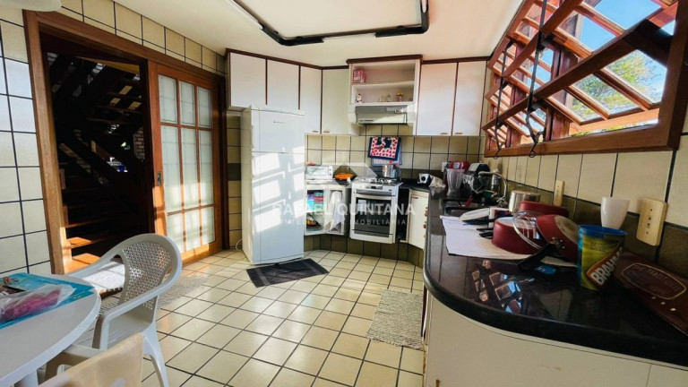 Imagem Casa com 3 Quartos à Venda, 243 m² em Centro - Florianópolis Imagem Casa com 3 Quartos à Venda, 243 m² em Centro - Florianópolis