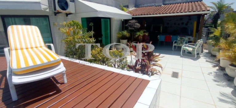 Imagem Cobertura com 3 Quartos à Venda, 180 m² em Tombo - Guarujá