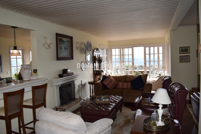 Imagem Casa com 4 Quartos à Venda, 250 m² em Região Da Pedra Do Fogo - Campos Do Jordão Imagem Casa com 4 Quartos à Venda, 250 m² em Região Da Pedra Do Fogo - Campos Do Jordão
