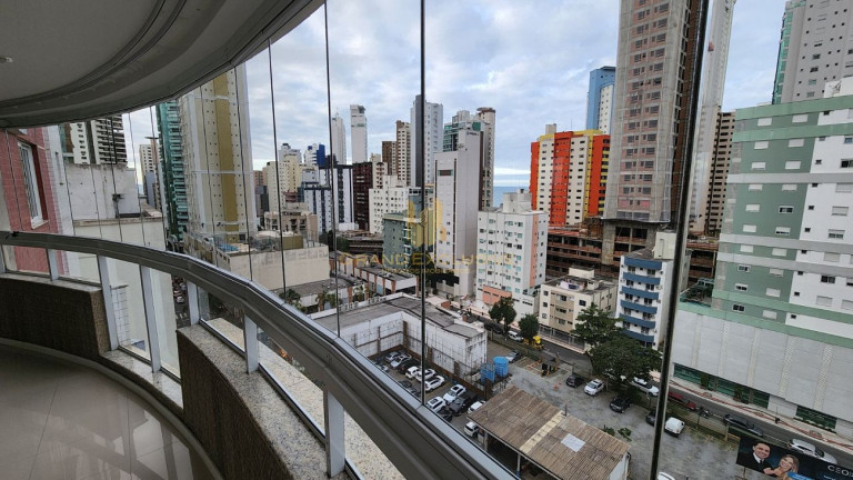 Imagem Apartamento com 3 Quartos à Venda, 123 m² em Centro - Balneário Camboriú Imagem Apartamento com 3 Quartos à Venda, 123 m² em Centro - Balneário Camboriú