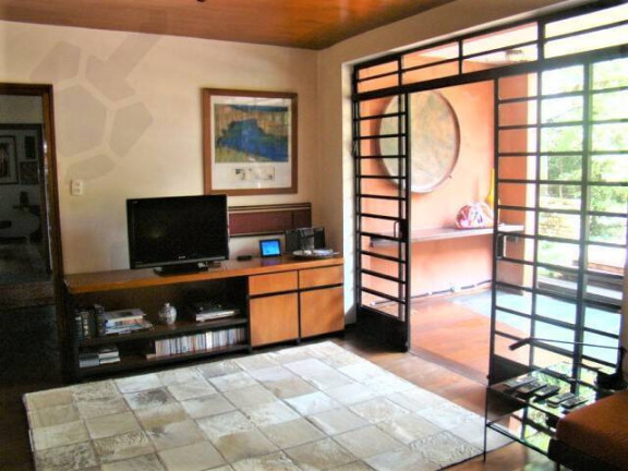 Imagem Casa com 5 Quartos à Venda, 300 m² em Pacaembu - São Paulo Imagem Casa com 5 Quartos à Venda, 300 m² em Pacaembu - São Paulo