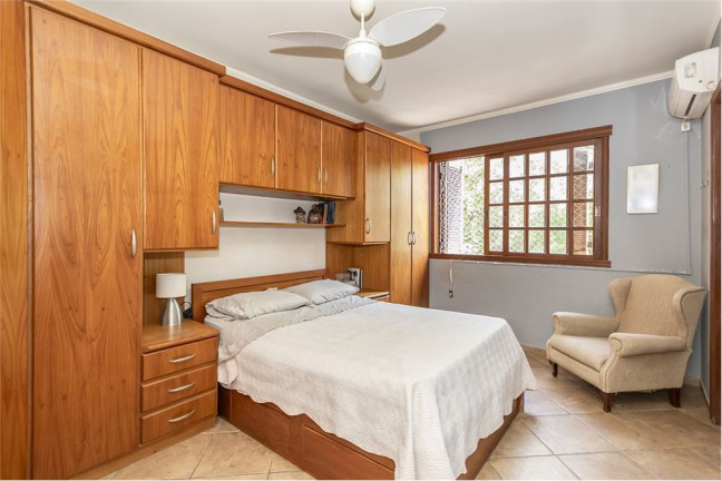 Imagem Casa com 4 Quartos à Venda, 250 m² em Três Figueiras - Porto Alegre Imagem Casa com 4 Quartos à Venda, 250 m² em Três Figueiras - Porto Alegre