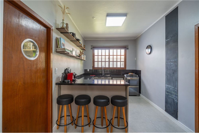Imagem Casa com 4 Quartos à Venda, 300 m² em Jardim Lindóia - Porto Alegre Imagem Casa com 4 Quartos à Venda, 300 m² em Jardim Lindóia - Porto Alegre