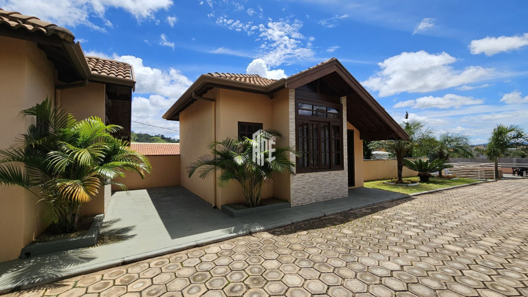 Imagem Imóvel com 6 Quartos à Venda, 2.600 m² em Centro - Monte Sião Imagem Imóvel com 6 Quartos à Venda, 2.600 m² em Centro - Monte Sião