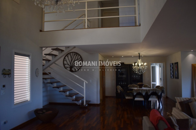 Imagem Casa com 4 Quartos à Venda, 450 m² em Região Do Alto Do Capivari - Campos Do Jordão Imagem Casa com 4 Quartos à Venda, 450 m² em Região Do Alto Do Capivari - Campos Do Jordão