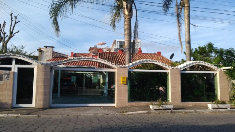 Imóvel com 11 Quartos à Venda, 355 m² em São João Do Rio Vermelho - Florianópolis