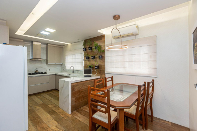 Imagem Casa com 4 Quartos à Venda, 388 m² em Vista Alegre - Curitiba Imagem Casa com 4 Quartos à Venda, 388 m² em Vista Alegre - Curitiba