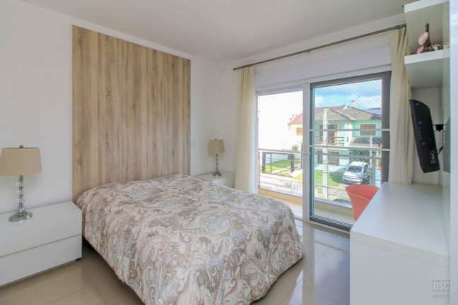 Imagem Imóvel com 3 Quartos à Venda, em Hípica - Porto Alegre Imagem Imóvel com 3 Quartos à Venda, em Hípica - Porto Alegre