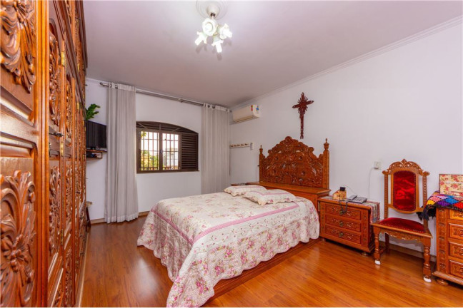 Imagem Casa com 4 Quartos à Venda, 274 m²