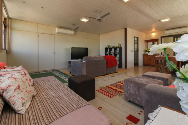 Imagem Casa com 7 Quartos à Venda, 330 m² em Nonoai - Porto Alegre Imagem Casa com 7 Quartos à Venda, 330 m² em Nonoai - Porto Alegre