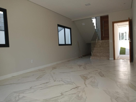 Imagem Imóvel com 3 Quartos à Venda, 210 m² Imagem Imóvel com 3 Quartos à Venda, 210 m²
