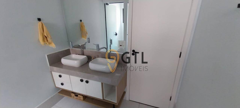 Imagem Sobrado com 3 Quartos para Alugar, 378 m² em Vila Zezé - Jacareí