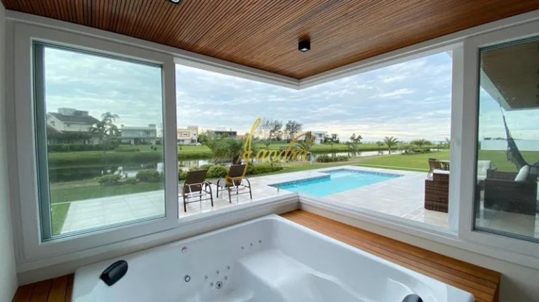 Imagem Casa de Condomínio com 5 Quartos à Venda, 560 m² em Centro - Torres