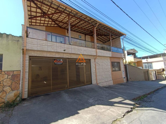 Imagem Casa com 4 Quartos à Venda, 300 m² Imagem Casa com 4 Quartos à Venda, 300 m²