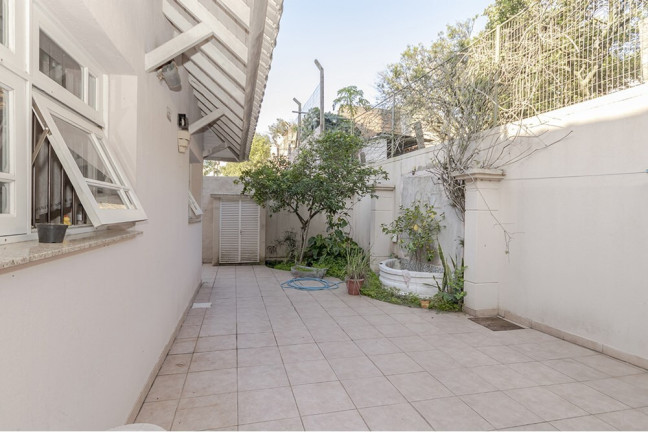 Imagem Casa com 3 Quartos à Venda, 304 m² em Espírito Santo - Porto Alegre Imagem Casa com 3 Quartos à Venda, 304 m² em Espírito Santo - Porto Alegre