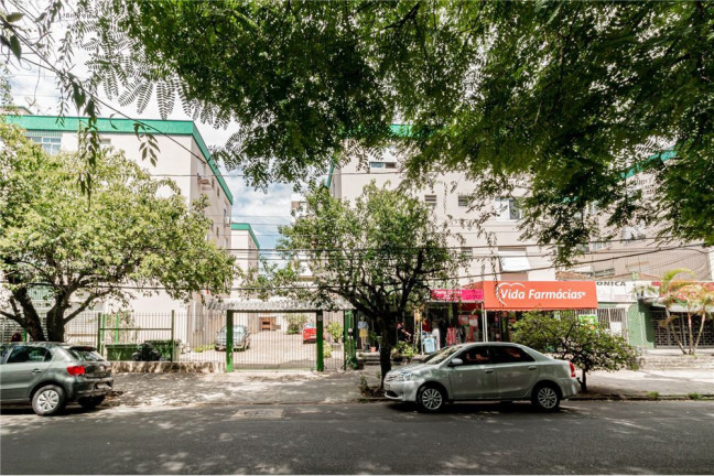 Imagem Imóvel com 1 Quarto à Venda,  em Passo Da Areia - Porto Alegre