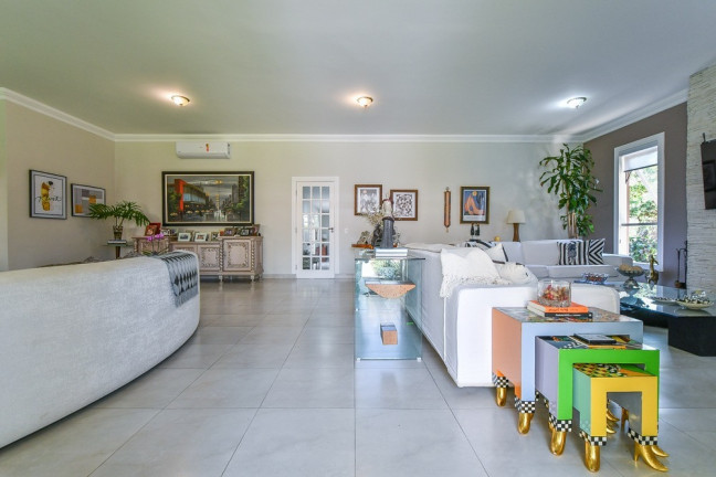 Imagem Casa com 6 Quartos à Venda, em Chácara Das Paineiras - Carapicuíba Imagem Casa com 6 Quartos à Venda, em Chácara Das Paineiras - Carapicuíba