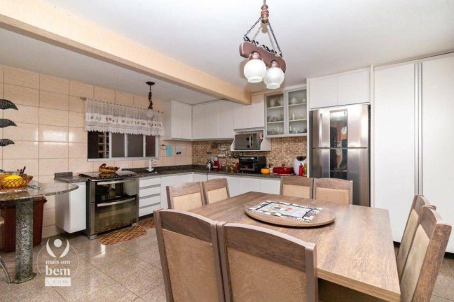 Imagem Sobrado com 4 Quartos à Venda, 398 m² em Bacacheri - Curitiba