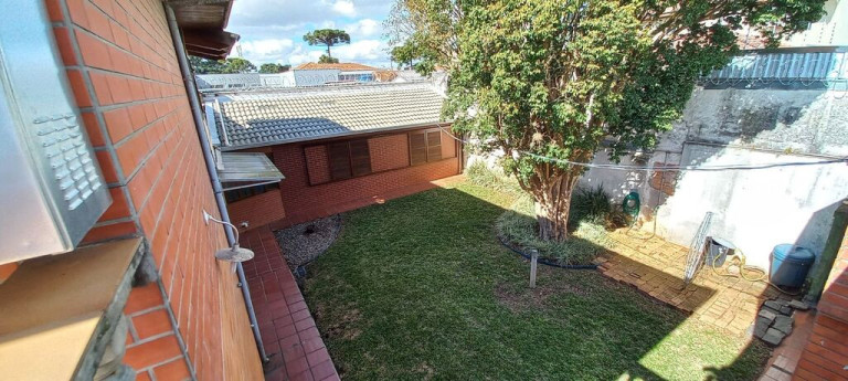 Imagem Casa com 5 Quartos à Venda, em Rebouças - Curitiba Imagem Casa com 5 Quartos à Venda, em Rebouças - Curitiba