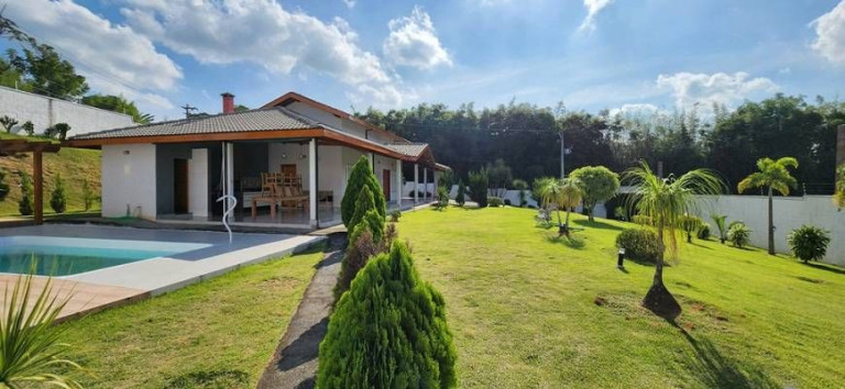 Casa com 3 Quartos à Venda ou Locação, 2.390 m² em Altos De Santana I - Jacareí