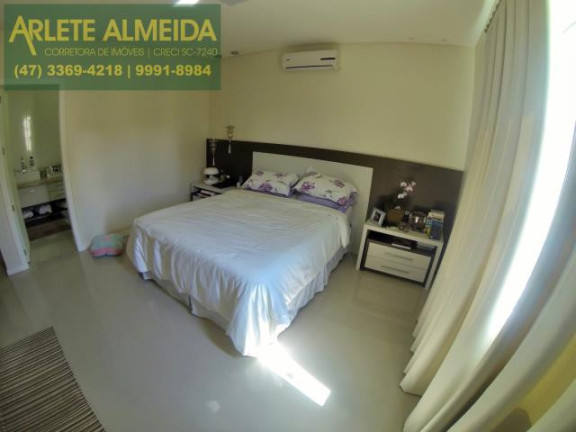 Imagem Casa com 3 Quartos à Venda, 400 m² em Centro - Porto Belo Imagem Casa com 3 Quartos à Venda, 400 m² em Centro - Porto Belo